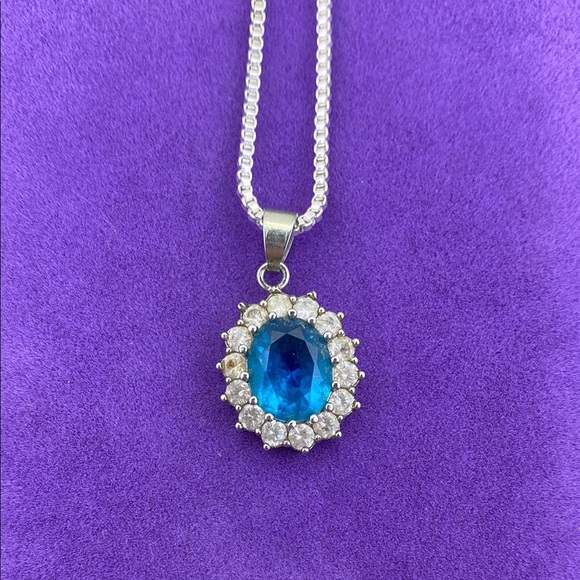 💛 Elegant Silver Plated Blue & White Crystal Pendant Necklace - Picture 1 of 5